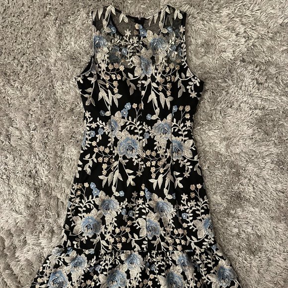 White House Black Market Black and Blue Lace Floral Sheath Dress, Size 0 - Picture 3 of 5